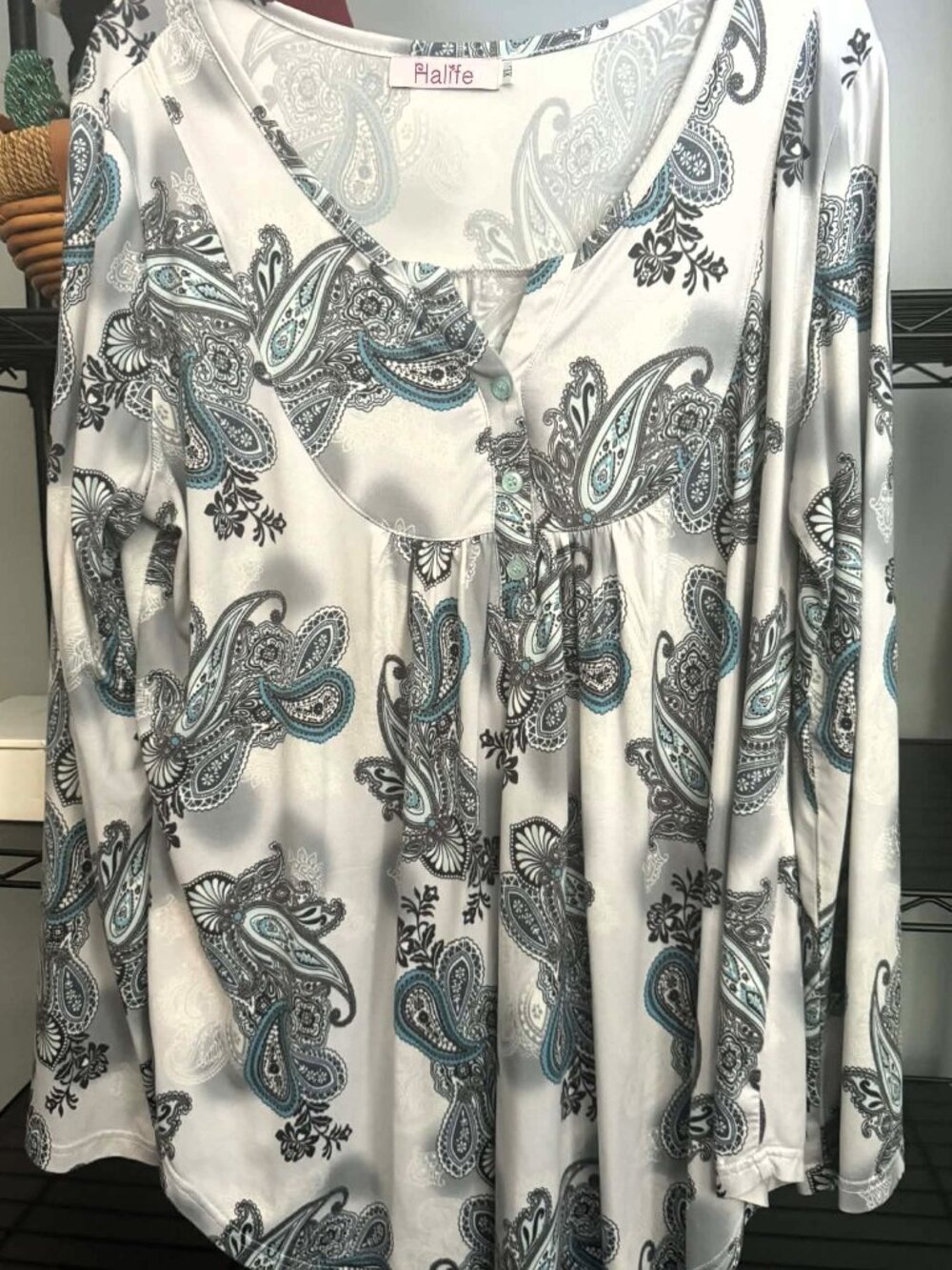 Halife Paisley V‑Neck Long Sleeve Top • Size XL